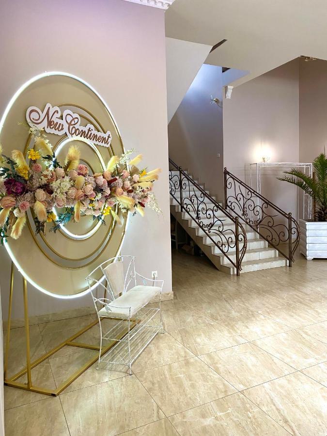 New Continent Hotel Bushtyno Екстериор снимка