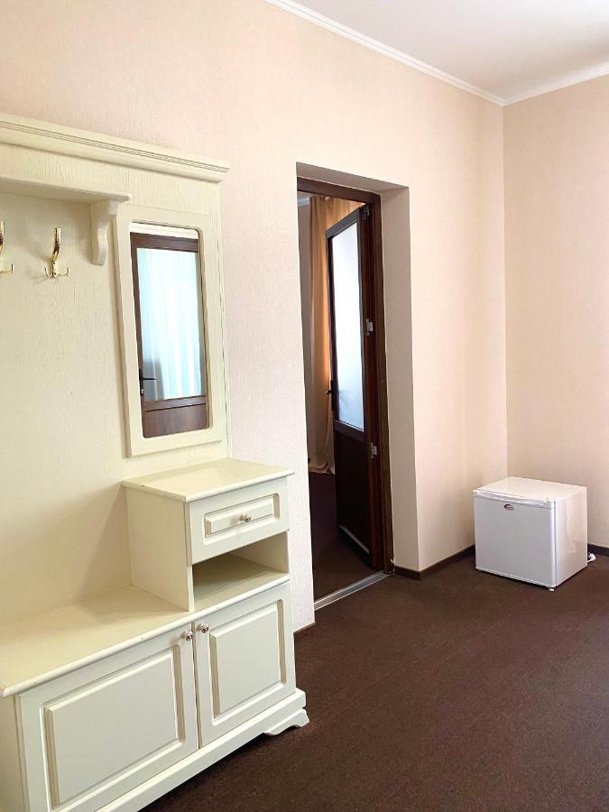 New Continent Hotel Bushtyno Екстериор снимка
