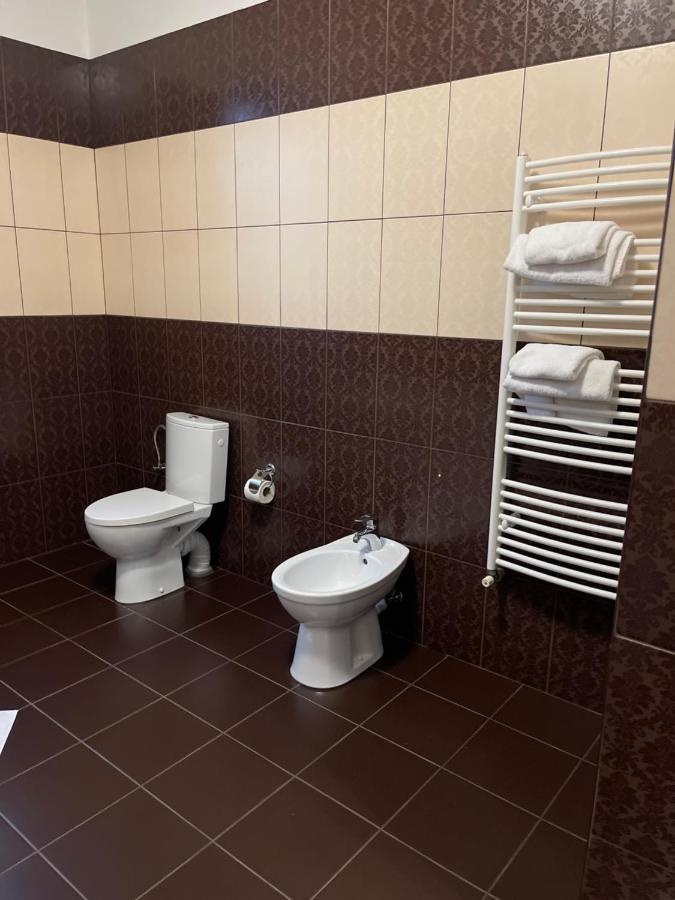 New Continent Hotel Bushtyno Екстериор снимка