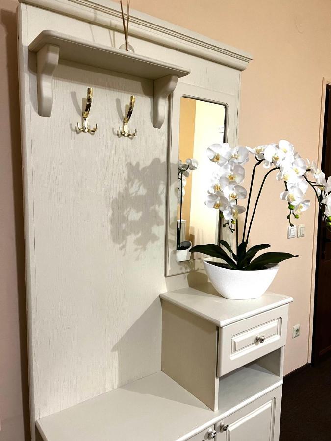 New Continent Hotel Bushtyno Екстериор снимка