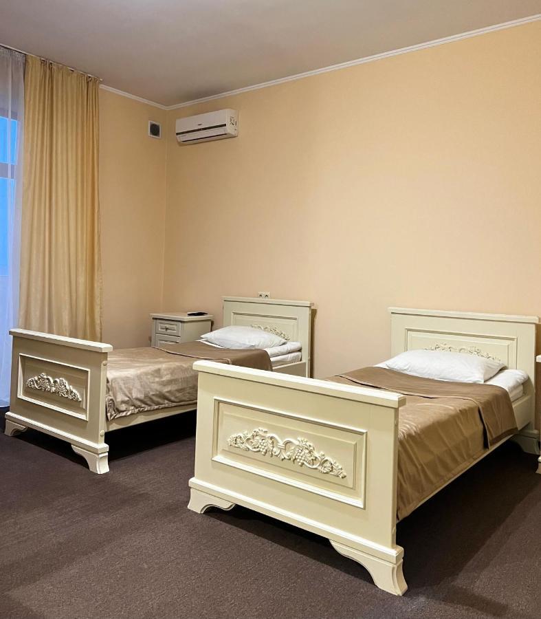 New Continent Hotel Bushtyno Екстериор снимка