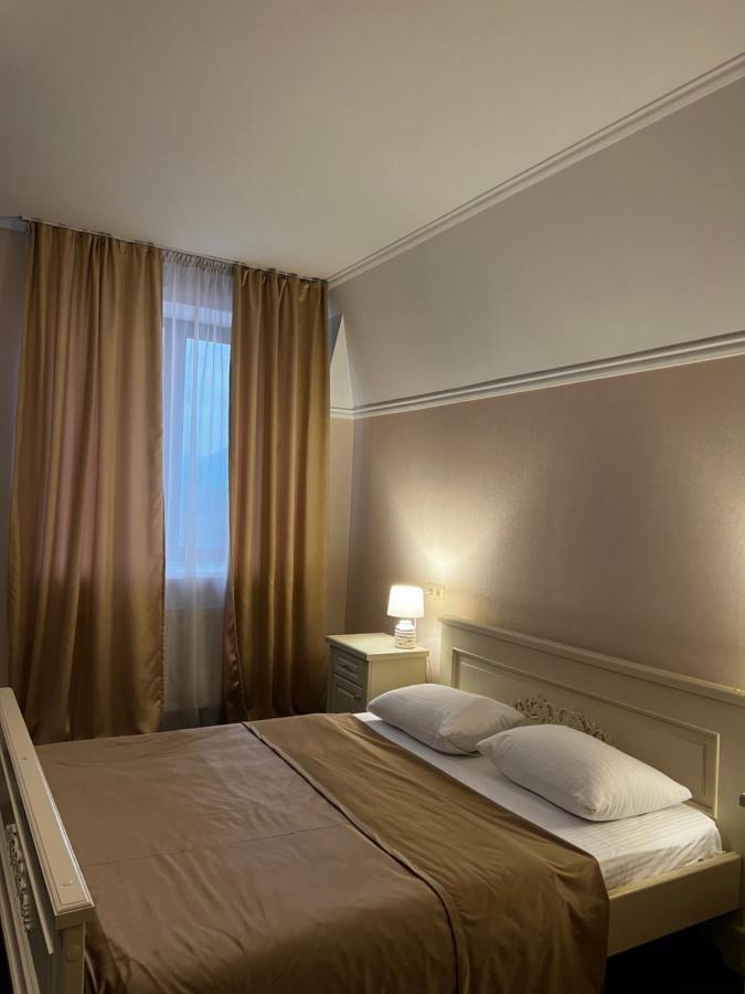 New Continent Hotel Bushtyno Екстериор снимка