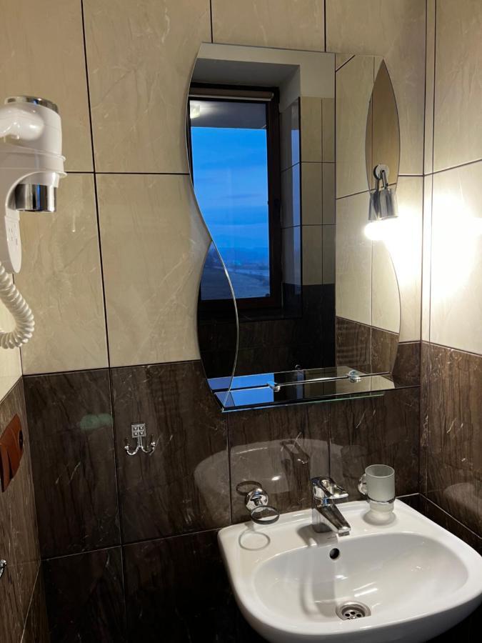 New Continent Hotel Bushtyno Екстериор снимка