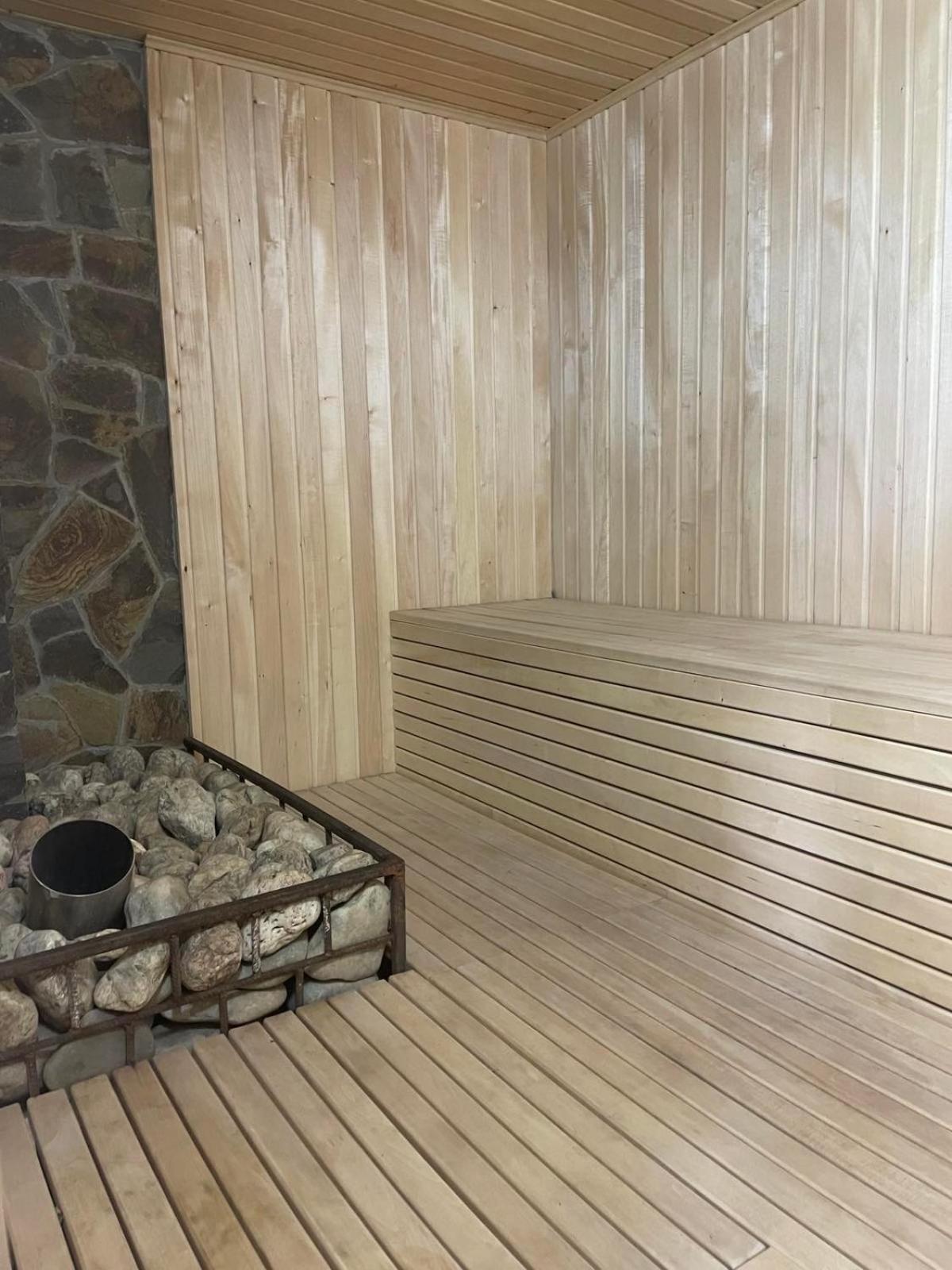 New Continent Hotel Bushtyno Екстериор снимка