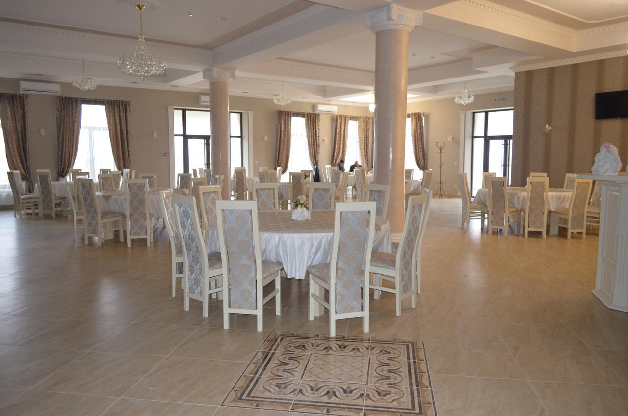 New Continent Hotel Bushtyno Екстериор снимка
