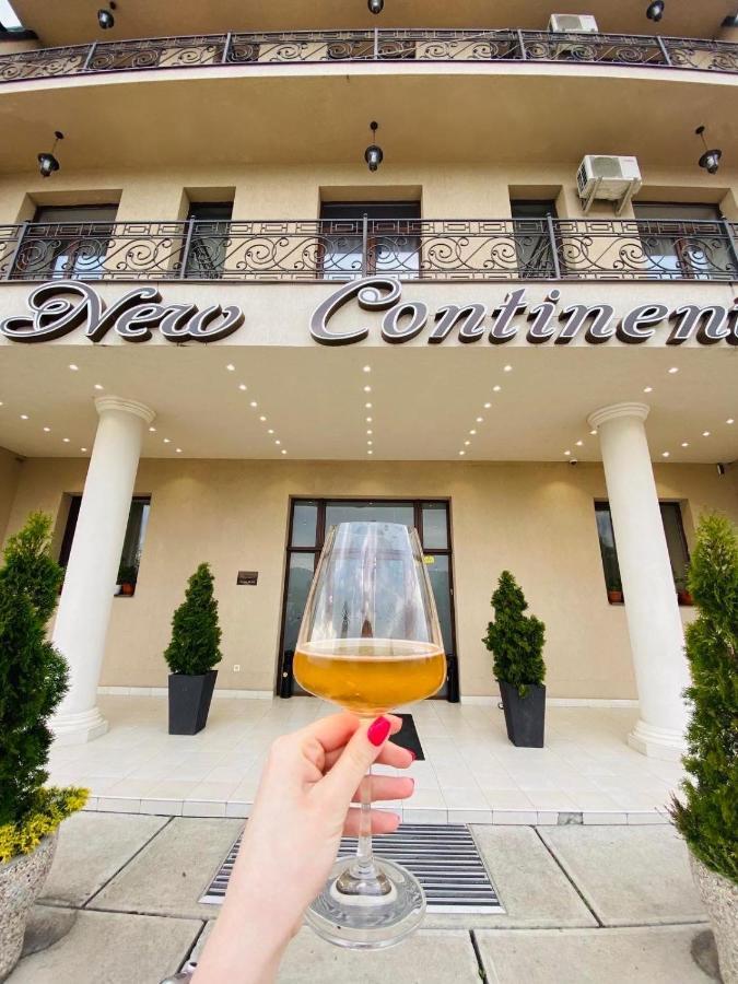 New Continent Hotel Bushtyno Екстериор снимка